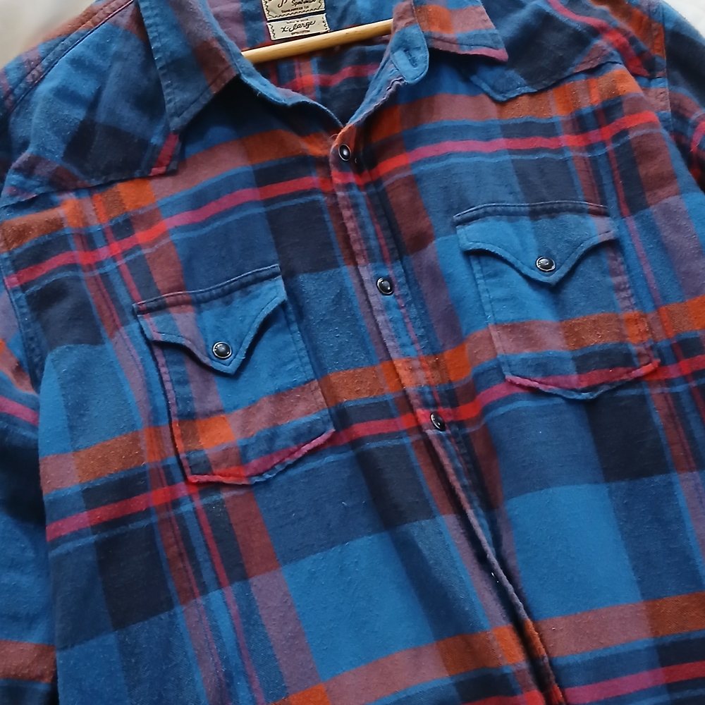 Wrangler Men's Blue and Red Plaid Shirt